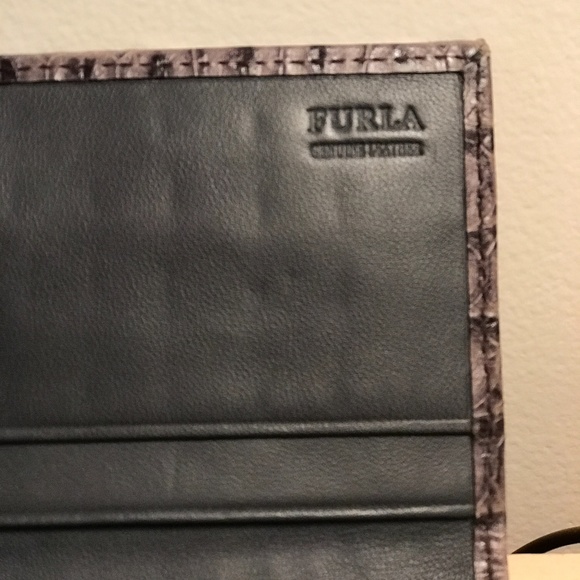 ❤️ HOST PICK! *** FURLA GENUINE LEATHER CONTINENTAL WALLET/CLUTCH - Picture 8 of 10